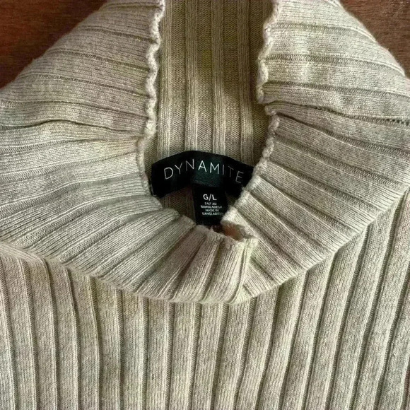 Dynamite | Cable-knit lightweight cream/tan turtleneck size large (fits smaller) - Picture 3 of 4